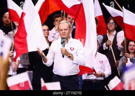 Katowice, Polonia. 12 ottobre 2023. Donald Tusk, leader dell'alleanza di opposizione della piattaforma Civica (po), parla durante la convention elettorale a Katowice, in Polonia, il 12 ottobre 2023. Le elezioni parlamentari di quest'anno si terranno in Polonia il 15 ottobre. (Immagine di credito: © Beata Zawrzel/ZUMA Press Wire) SOLO USO EDITORIALE! Non per USO commerciale! Foto Stock