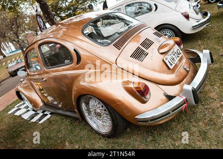 Una classica Volkswagem Fusca Beetle 1974 in mostra in una fiera d'auto d'epoca nella città di Londrina, Brasile. Foto Stock