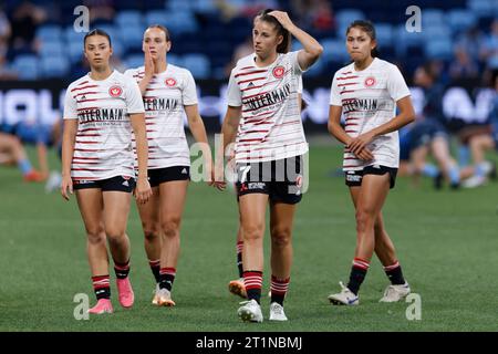 Sydney, Australia. 14 ottobre 2023. I giocatori dei Wanderers si scaldano prima della Liberty A-League Rd1 tra il Sydney FC e il Western Sydney Wanderers all'Allianz Stadium il 14 ottobre 2023 a Sydney, Australia Credit: IOIO IMAGES/Alamy Live News Foto Stock