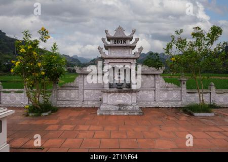 Cimitero vicino a Bac ha, provincia di Lao Cai, Vietnam. Grave Marker. Foto Stock