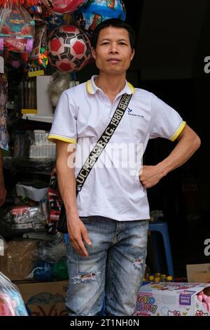 Long Khe, provincia di Bac Ninh, Vietnam. Young male Village Resident. Foto Stock