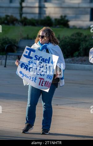 St Paul, Minnesota. Persone di tutte le età si riuniscono al campidoglio per mostrare sostegno a Israele e chiedere la fine del terrorismo. Foto Stock