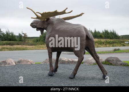 Scultura di Morris the Moose all'Irving Oil Big Stop a Goobies, Terranova e Labrador, Canada Foto Stock