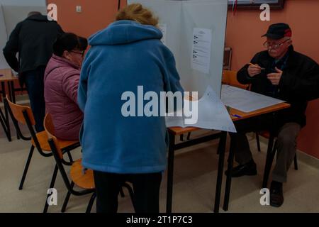 Wroclaw, Wroclaw, Polonia. 15 ottobre 2023. Il 15 ottobre 2023 è la data delle elezioni del Sejm e del Senato in Polonia. L'opposizione conta sulla vittoria e il partito al governo farà di tutto per mantenere il potere. (Immagine di credito: © Krzysztof Zatycki/ZUMA Press Wire) SOLO USO EDITORIALE! Non per USO commerciale! Foto Stock