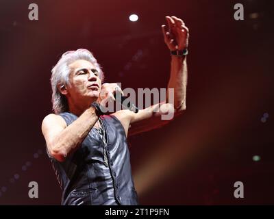 Torino, Italia. 14 ottobre 2023. Ligabue durante il ''dedicato a noi-Indoor Tour 2023'' a Torino, il 14 ottobre 2023 (foto di Loris Roselli/NurPhoto) crediti: NurPhoto SRL/Alamy Live News Foto Stock