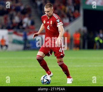 Budapest, Ungheria. 14 ottobre 2023. L'ungherese Attila Szalai controlla la palla durante la partita di qualificazione europea A UEFA EURO 2024 tra Ungheria e Serbia alla Puskas Arena il 14 ottobre 2023 a Budapest, Ungheria. Credito: Laszlo Szirtesi/Alamy Live News Foto Stock