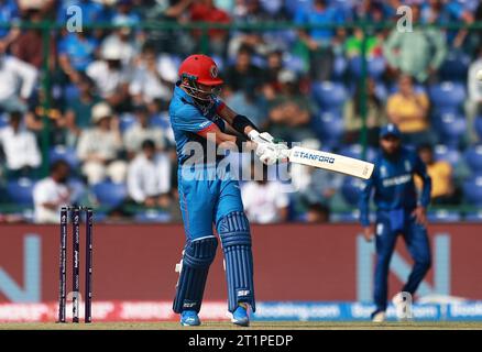 Nuova Delhi, Delhi, India. 15 ottobre 2023. Rahmanullah Gurbaz afghano durante la partita n. 13 della ICC Cricket One Day International World Cup tra Inghilterra e Afghanistan allo stadio Arun Jaitley, nuova Delhi, India il 15 ottobre 2023 (immagine di credito: © Avijit Das/ZUMA Press Wire) SOLO USO EDITORIALE! Non per USO commerciale! Crediti: ZUMA Press, Inc./Alamy Live News crediti: ZUMA Press, Inc./Alamy Live News Foto Stock