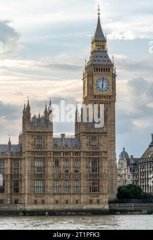 Il Palazzo di Westminster funge da luogo d'incontro sia per la camera dei comuni che per la camera dei lord Foto Stock