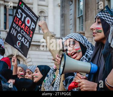 I manifestanti alla manifestazione pro Palestina a Londra. Foto Stock