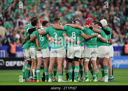 Parigi, Francia. 15 ottobre 2023. Il Team IRELAND si è riunito nei quarti di finale tra Irlanda e nuova Zelanda della Coppa del mondo di rugby 2023 in Francia ( Credit: Mickael Chavet/Alamy Live News Foto Stock