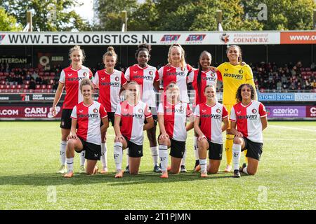 Rotterdam, Paesi Bassi. 15 ottobre 2023. Rotterdam - giocatori del Feyenoord durante la partita tra Excelsior V1 contro Feyenoord V1 a Van Donge e De Roo Stadion il 15 ottobre 2023 a Rotterdam, Paesi Bassi. Credito: Immagini da Box a Box/Alamy Live News Foto Stock