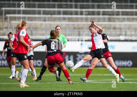 Rotterdam, Paesi Bassi. 15 ottobre 2023. Rotterdam - Sisca Folkertsma del Feyenoord V1 durante la partita tra Excelsior V1 contro Feyenoord V1 a Van Donge e De Roo Stadion il 15 ottobre 2023 a Rotterdam, Paesi Bassi. Credito: Immagini da Box a Box/Alamy Live News Foto Stock