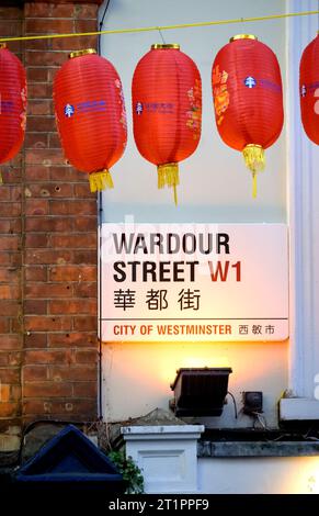 Londra, Regno Unito. Insegna bilingue a Chiantown - Wardour Street Foto Stock