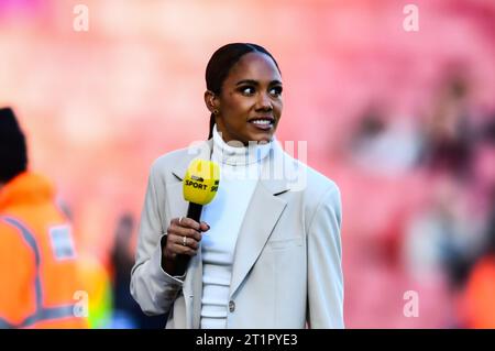 Londra, Regno Unito. 15 ottobre 2023. Alex Scott presentatrice prima del Barclays fa Women's Super League match tra Arsenal e Aston Villa all'Emirates Stadium di Londra domenica 15 ottobre 2023. (Foto: Kevin Hodgson | mi News) crediti: MI News & Sport /Alamy Live News Foto Stock