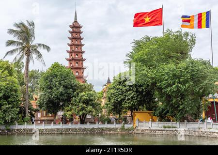 Tran Quoc pagoda, la più antica pagoda buddista ad Hanoi. Quan Tay Ho (Westlake distretto), Hanoi, Vietnam. Foto Stock