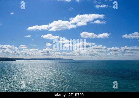 Guardando a ovest lungo la costa settentrionale della Cornovaglia da St. Agnes, Regno Unito - John Gollop Foto Stock
