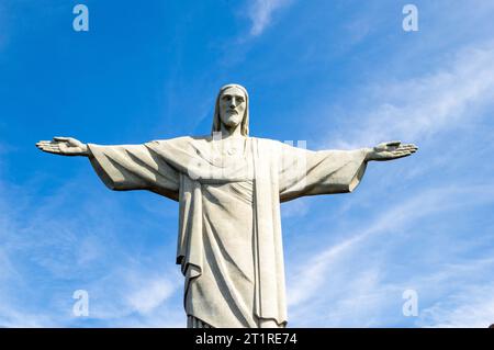 Rio de Janeiro, Brasile, agosto 2022. Dettaglio della statua del Cristo Redentore sul monte Corcovado a Rio de janeiro, Brasile. Simbolo della città Foto Stock