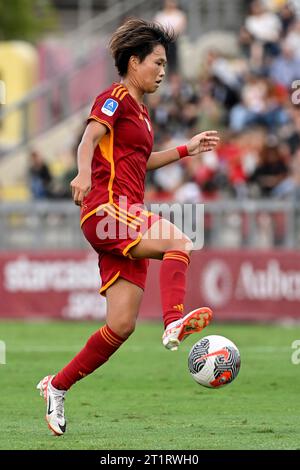 Roma, Italia. 15 ottobre 2023. Moeka Minami di AS Roma in azione durante la partita di calcio femminile serie A 2023/2024 tra AS Roma e FC Internazionale allo stadio tre Fontane, Roma (Italia), 15 ottobre 2023. Crediti: Insidefoto di andrea staccioli/Alamy Live News Foto Stock