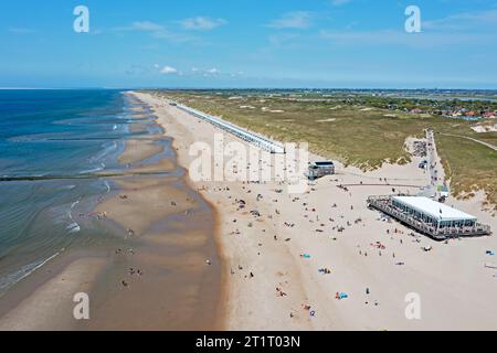 In aereo dalla spiaggia di Julianadorp nell'Olanda settentrionale, Paesi Bassi, in una splendida giornata estiva Foto Stock