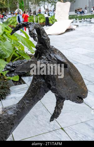 L'Abby Aldrich Rockefeller Sculpture Garden è una destinazione popolare presso il Museum of Modern Art di New York City, 2023, USA Foto Stock