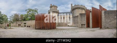 Veduta dei bastioni del Castello dei Duchi d'Aleno Foto Stock