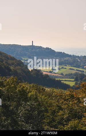 Il monumento a William Tyndale sorge sopra il villaggio di North Nibley, Gloucestershire Foto Stock