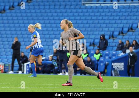 Brighton, Regno Unito. 15 ottobre 2023. Brighton, Inghilterra, 15 ottobre 2023: Olga Ahtinen (20 Tottenham Hotspur) durante la partita WSL tra Brighton & Hove Albion e Tottenham all'Amex Stadium di Brighton, Inghilterra, il 15 ottobre 2023. (Bettina Weissensteiner/SPP) credito: SPP Sport Press Photo. /Alamy Live News Foto Stock