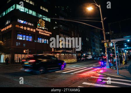 manhattan, ny, usa - 12 ottobre 2023 night street. Foto di alta qualità Foto Stock