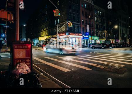 manhattan, ny, usa - 12 ottobre 2023 night street. Foto di alta qualità Foto Stock