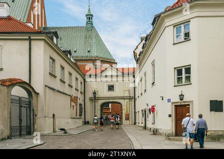 Varsavia, Polonia - 16 luglio 2023. Il Museo dell'Arcidiocesi di Varsavia si trova nel palazzo del XVI secolo, vicino a St John's Cathedral in the Old Foto Stock