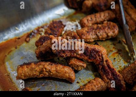 Tradizionale kebab armeno di lule o kebab di lula, spiedino arrosto di carne in un festival gastronomico a San Francisco Foto Stock