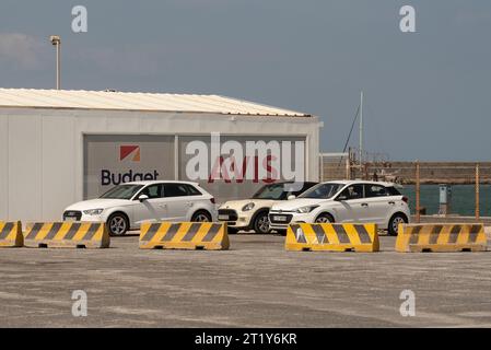 Herklion, Creta, Grecia, Europa. 26.09.2023. Noleggio di auto nel porto di Herklion, Creta, Grecia. Foto Stock