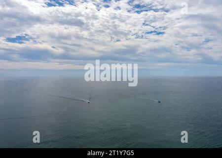 Vista aerea delle barche sul Golfo del Messico al passo Perdido di Orange Beach, Alabama Foto Stock