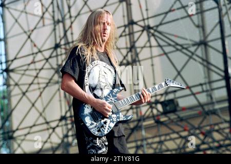 Milano Italia 1996-07-10 : il chitarrista Jeff Hanneman della band Slayer durante il concerto all'Acquatica Park Foto Stock