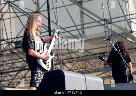 Milano Italia 1996-07-10 : il chitarrista Jeff Hanneman della band Slayer durante il concerto all'Acquatica Park Foto Stock