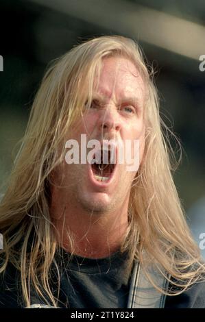 Milano Italia 1996-07-10 : il chitarrista Jeff Hanneman della band Slayer durante il concerto all'Acquatica Park Foto Stock