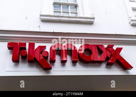 Un cartello TKmaxx fuori da a store.in nel Regno Unito. Foto Stock