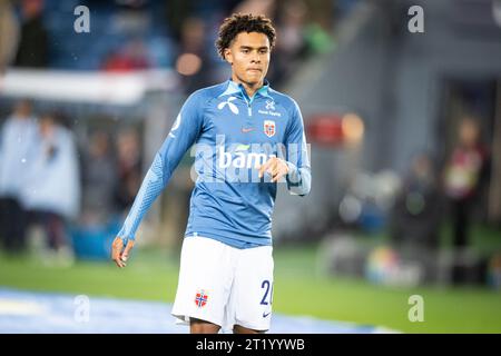 Oslo, Norvegia. 15 ottobre 2023. Antonio Nusa (20) norvegese si sta riscaldando prima della partita di qualificazione a Euro 2024 tra Norvegia e Spagna allo Stadion Ullevaal di Oslo. (Foto: Gonzales Photo - Jan-Erik Eriksen). Foto Stock