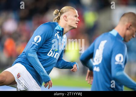 Oslo, Norvegia. 15 ottobre 2023. Il norvegese Erling Haaland si sta scaldando prima della partita di qualificazione a Euro 2024 tra Norvegia e Spagna allo Stadion Ullevaal di Oslo. (Foto: Gonzales Photo - Jan-Erik Eriksen). Foto Stock