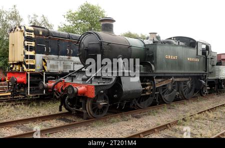 Conservata Great Western Railway "Large Prairie" locomotiva a carro armato 5164 stazionata a Barrow Hill Roundhouse, Regno Unito. Foto Stock