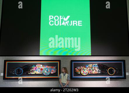 Bonhams, Londra, Regno Unito. 16 ottobre 2023. L'offerta Bonhams Pop X Culture termina il 18 ottobre. I punti salienti includono: Lhouette, A Side of me & Another Side of me, 2023. Stima (ciascuna) £ 4.000-6.000. Crediti: Malcolm Park/Alamy Live News Foto Stock