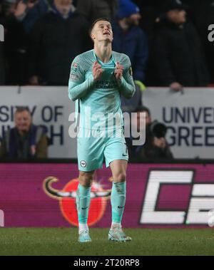 Solly March di Brighton e Hove Albion sembra deluso e espulso dopo aver perso un calcio di rigore. - Charlton Athletic / Brighton & Hove Albion, EFL Cup, English Football League Cup, Carabao Cup, The Valley Stadium, Londra, Regno Unito - 21 dicembre 2022 solo per uso editoriale - si applicano restrizioni DataCo Foto Stock