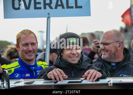 Zandvoort, Paesi Bassi. 15 ottobre 2023. # 46, Zandvoort, NL domenica 15 OTTOBRE 2023: Valentino Rossi, Maxime Martin, Team WRT, BMW M4 GT3 car, PRO, durante le gare della Zandvoort Sprint Cup il 15 ottobre. Il Team WRT gareggia nella classe PRO del Fanatec GT World Challenge Europe organizzato da AWS sul circuito di Zandvoort, immagine a pagamento, foto copyright © ATP Geert FRANQUET (FRANQUET Geert /ATP/SPP) credito: SPP Sport Press Photo. /Alamy Live News Foto Stock