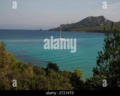 spiaggia di notre dame sull'isola di porquerolles in francia, panorama paesaggistico Foto Stock