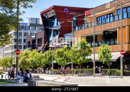 29 dicembre 2022: Christchurch, nuova Zelanda - The Terrace, sviluppo del tempo libero sulle rive del fiume Avon. Foto Stock