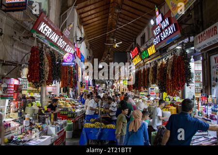 Sanliurfa Turchia - 15 luglio 2023: Vista interna del Dergah Grand Bazaar Foto Stock