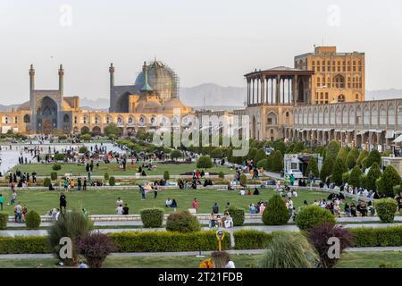 Isfahan, Iran - luglio 31 2023: Piazza Naqsh-e Jahan. Situato nel centro di Isfahan, è la piazza più grande dell'Iran e del sud-ovest asiatico. La piazza Foto Stock