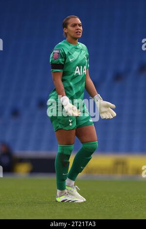 Brighton, Regno Unito. 15 ottobre 2023. Becky Spencer del Tottenham durante il Barclays Women's Super League match tra Brighton e Hove Albion e Tottenham Hotspur all'American Express Stadium di Brighton. Crediti: James Boardman/Alamy Live News Foto Stock