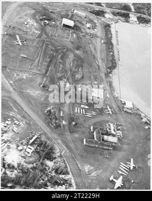 Una prima fotografia aerea del lago Hood ad Anchorage, Alaska, che mostra la base degli idrovolanti, le piste di atterraggio circostanti e lo sviluppo nelle vicinanze. Foto Stock