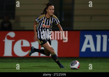 Biella, Italia. 15 ottobre 2023. Julia grosso della Juventus durante il match di serie A femminile allo Stadio Vittorio Pozzo di biella. Il credito fotografico dovrebbe leggere: Jonathan Moscrop/Sportimage Credit: Sportimage Ltd/Alamy Live News Foto Stock